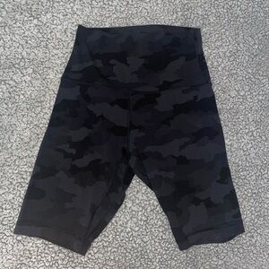 Lululemon align super-high rise short 10"